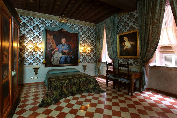 Room 9 of 55