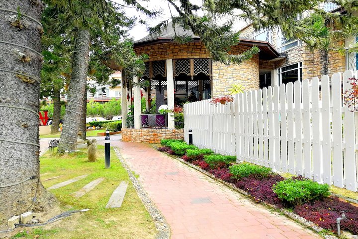 Hotel Exterior 60 of 67
