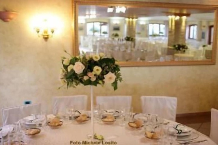 Ballroom/Hall 28 of 47