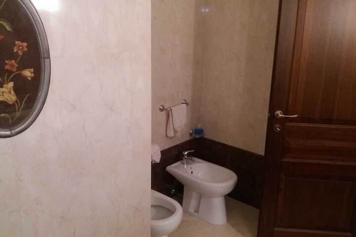 Room 6 of 12