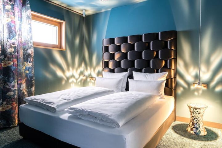 Room 37 of 173
