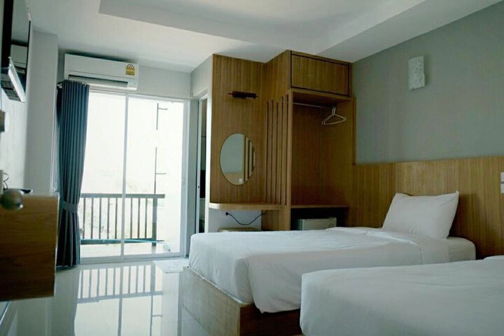 Room 5 of 40