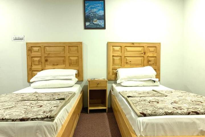 Room 5 of 28