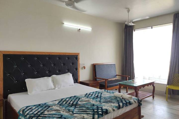 Room 9 of 29