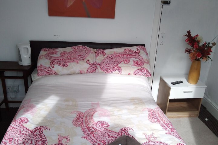 Room 2 of 37