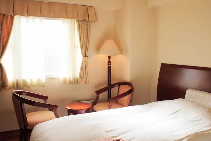 Room 13 of 65