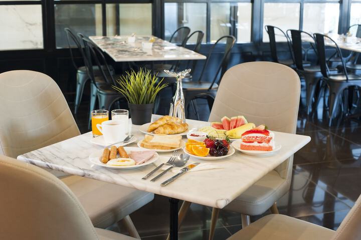 Breakfast/Coffee Service 52 of 98