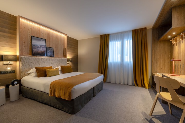 Room 3 of 74