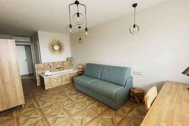Room 11 of 21