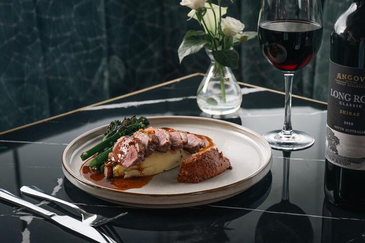 Dining 6 of 28