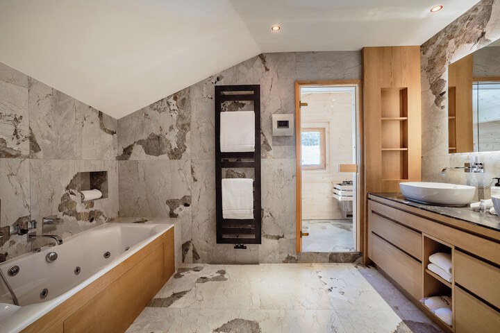 Room 153 of 193