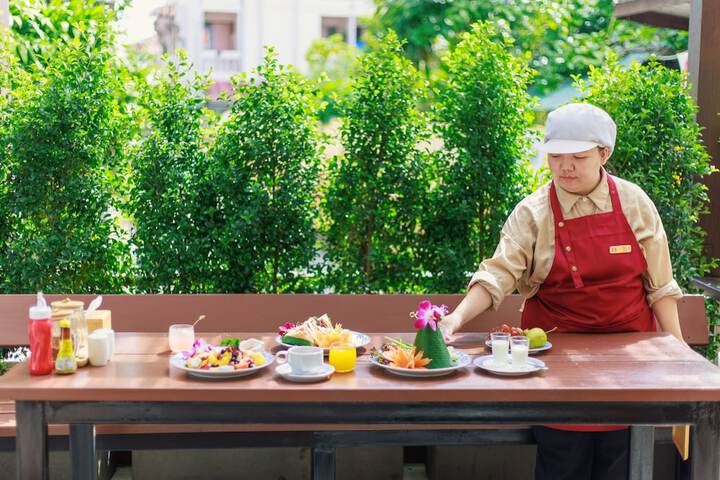 Breakfast/Coffee Service 116 of 140