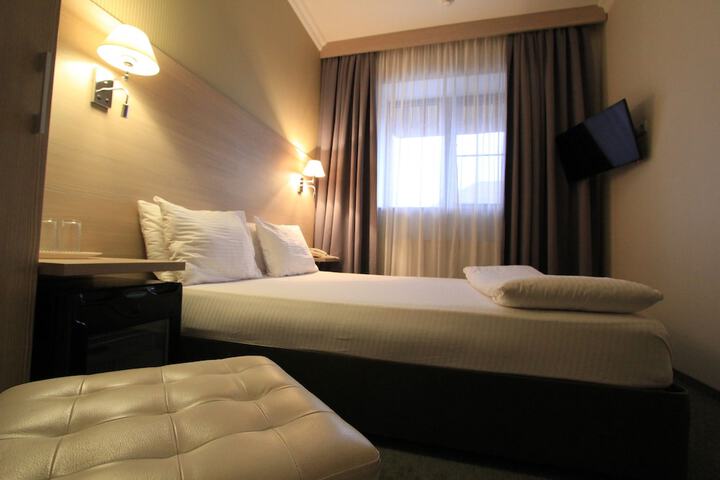 Room 13 of 42