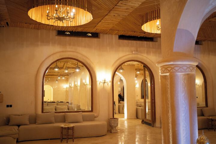 Entrance & Lobby