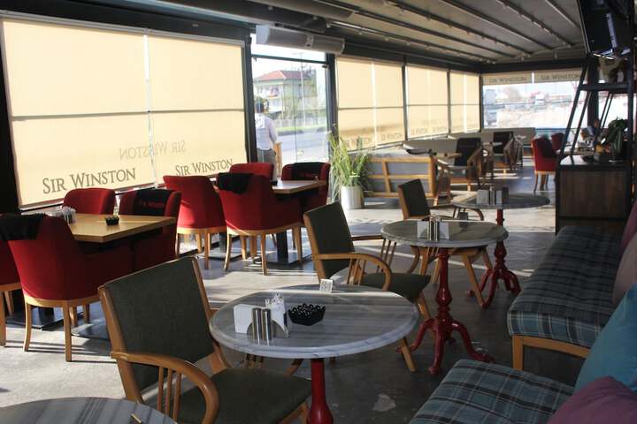 Lounge 20 of 24