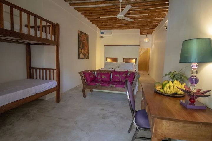 Tropical Boutique Hotel & Resto