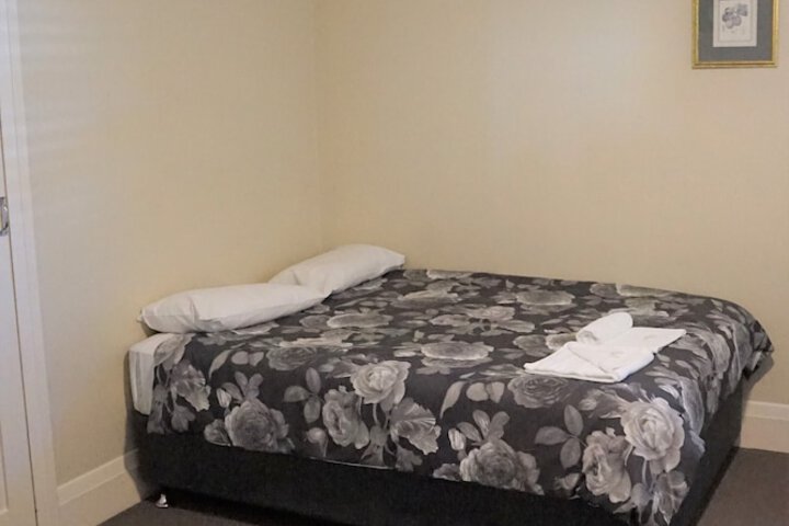 Room 11 of 28