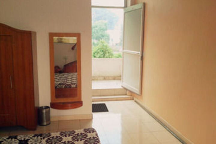 Room 13 of 20