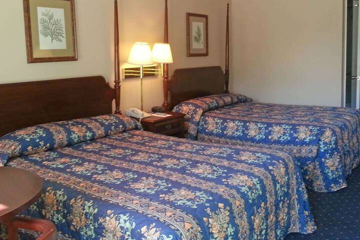 Basic 2 Double Beds (2 of 11)