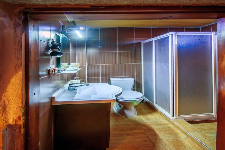 Room 28 of 38