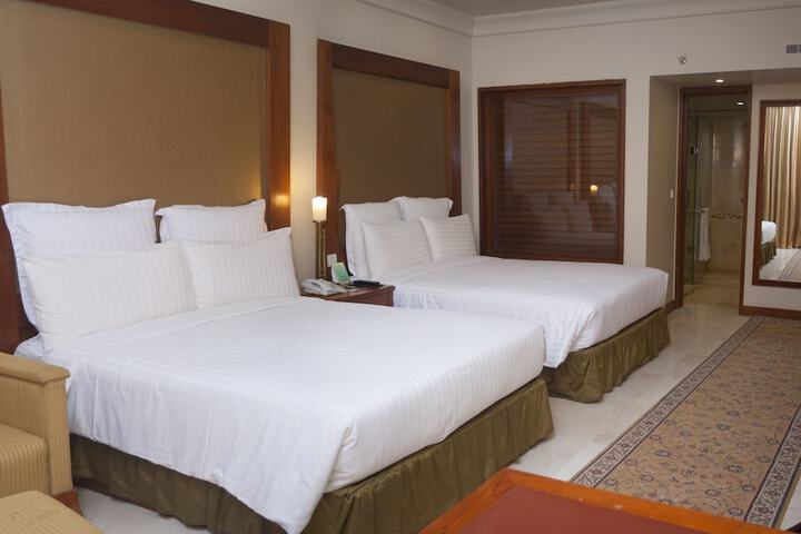 Room 8 of 28
