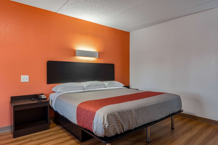 Room 9 of 41