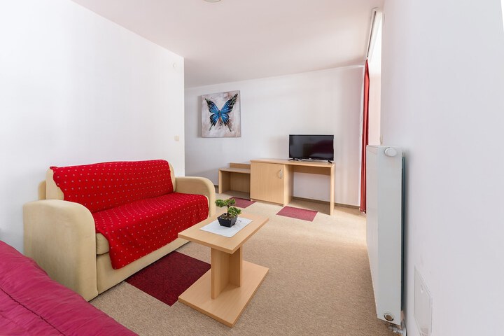 Room 4 of 125