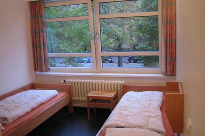 Room 11 of 50