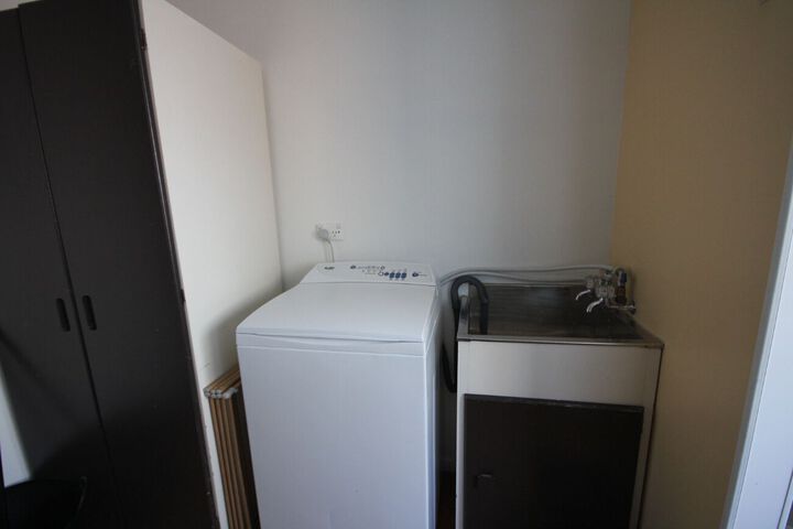Room 9 of 14