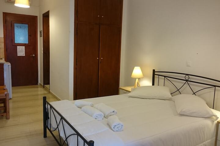Room 4 of 72
