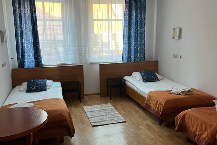 Room 13 of 77