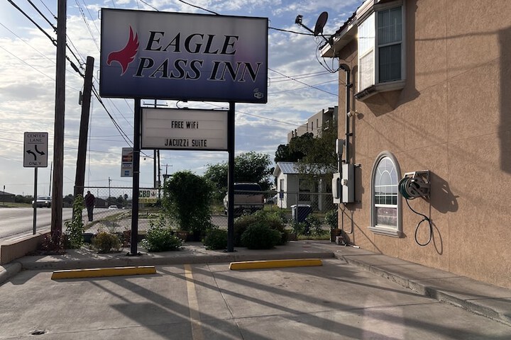 Eagle Pass Inn
