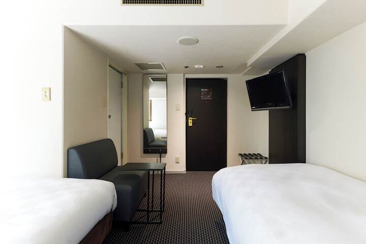 Room 28 of 91