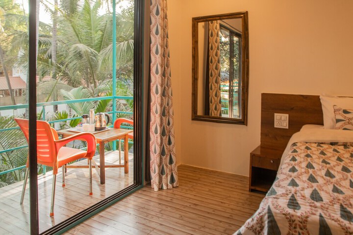 Room 4 of 16