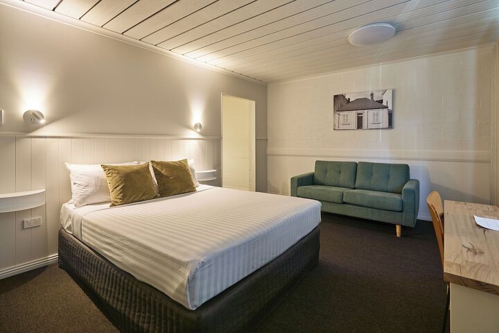 Room 10 of 21