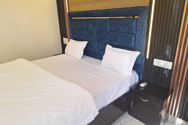 Room 17 of 36