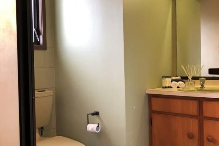 Room 8 of 12