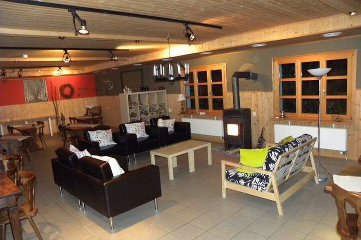 Lounge 50 of 64