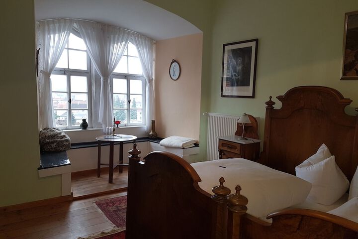 Room 50 of 80