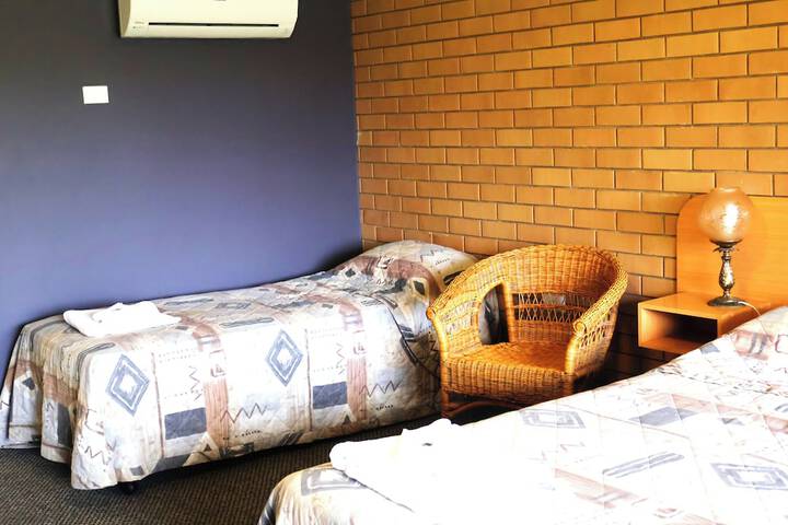 Room 2 of 18