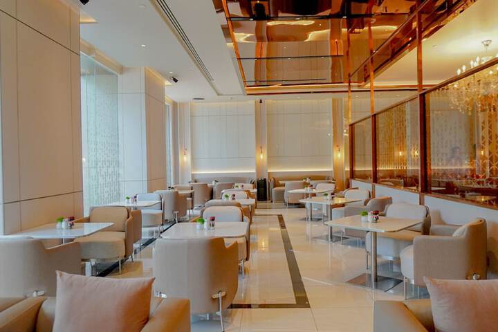 Lounge 110 of 133
