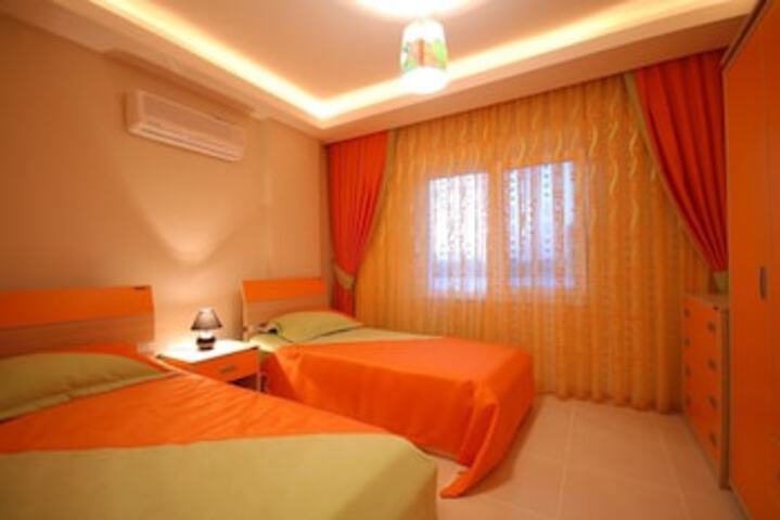 Room 13 of 96
