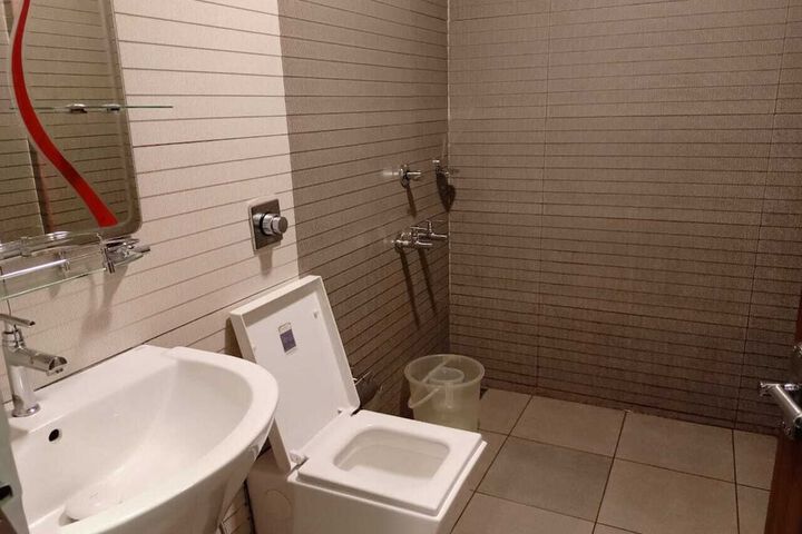 Room 13 of 19