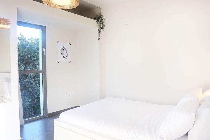 Room 16 of 37