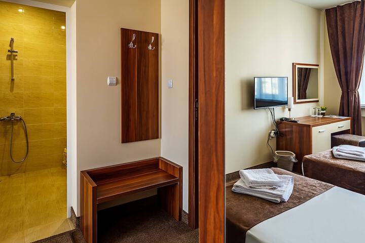 Room 6 of 46