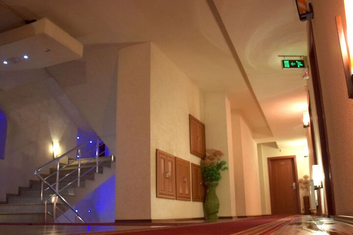 Ballroom/Hall 67 of 84