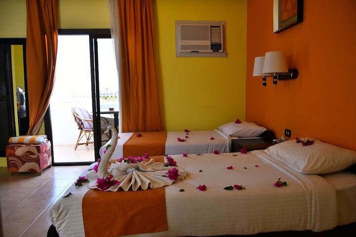 Room 5 of 28