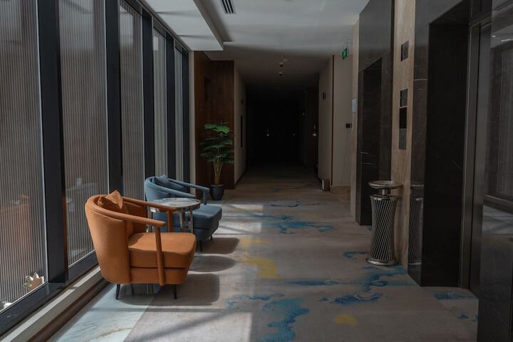 Ballroom/Hall 89 of 96