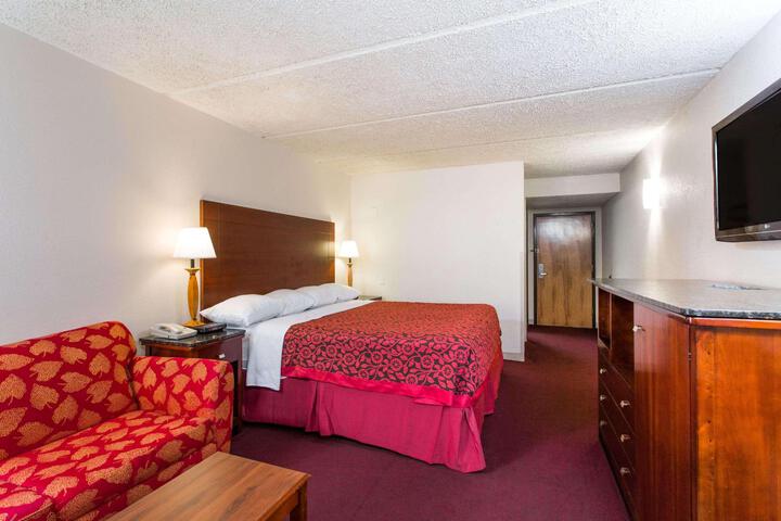 1 King Bed (2 of 6)