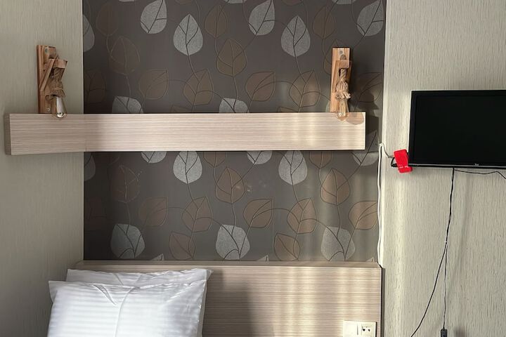 Room 7 of 24